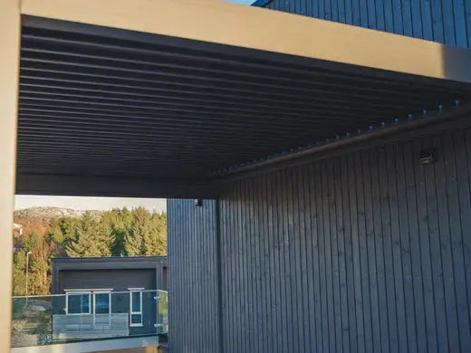 Terrassenüberdachung an Hauswand befestigen: So gehts! PERGOLUX GmbH