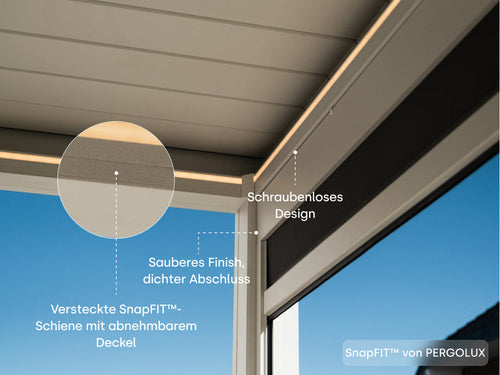 Detailaufnahme der Pergolux Pergola mit montiertem Screen-Rollo, befestigt mit dem SnapFIT™-System.