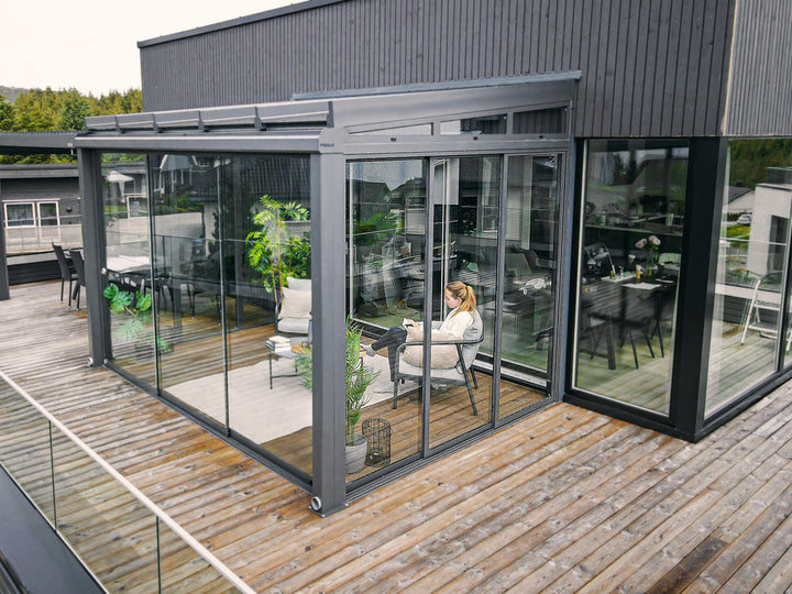 PERGOLUX Glaswände S1  PERGOLUX Schiebeglas mit Rahmen für die Kurbelseite der PERGOLUX Pergola Anthrazit 3m