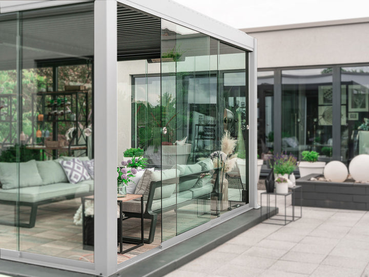 PERGOLUX Glaswände S1  PERGOLUX Schiebeglas ohne Rahmen für die Kurbelseite der PERGOLUX Pergola Weiß 4m