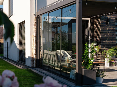 PERGOLUX Glaswände S1  PERGOLUX Schiebeglas ohne Rahmen für die Kurbelseite der PERGOLUX Pergola Anthrazit 4m
