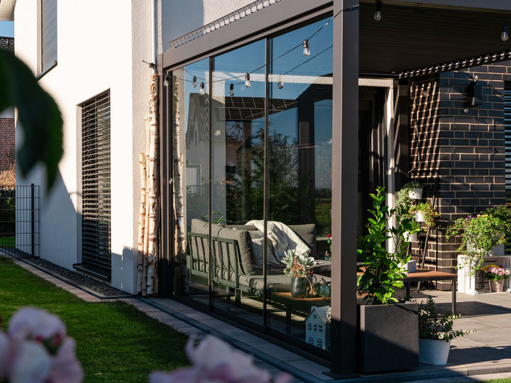 PERGOLUX Glaswände S1  PERGOLUX Schiebeglas ohne Rahmen für die Kurbelseite der PERGOLUX Pergola Anthrazit 4m